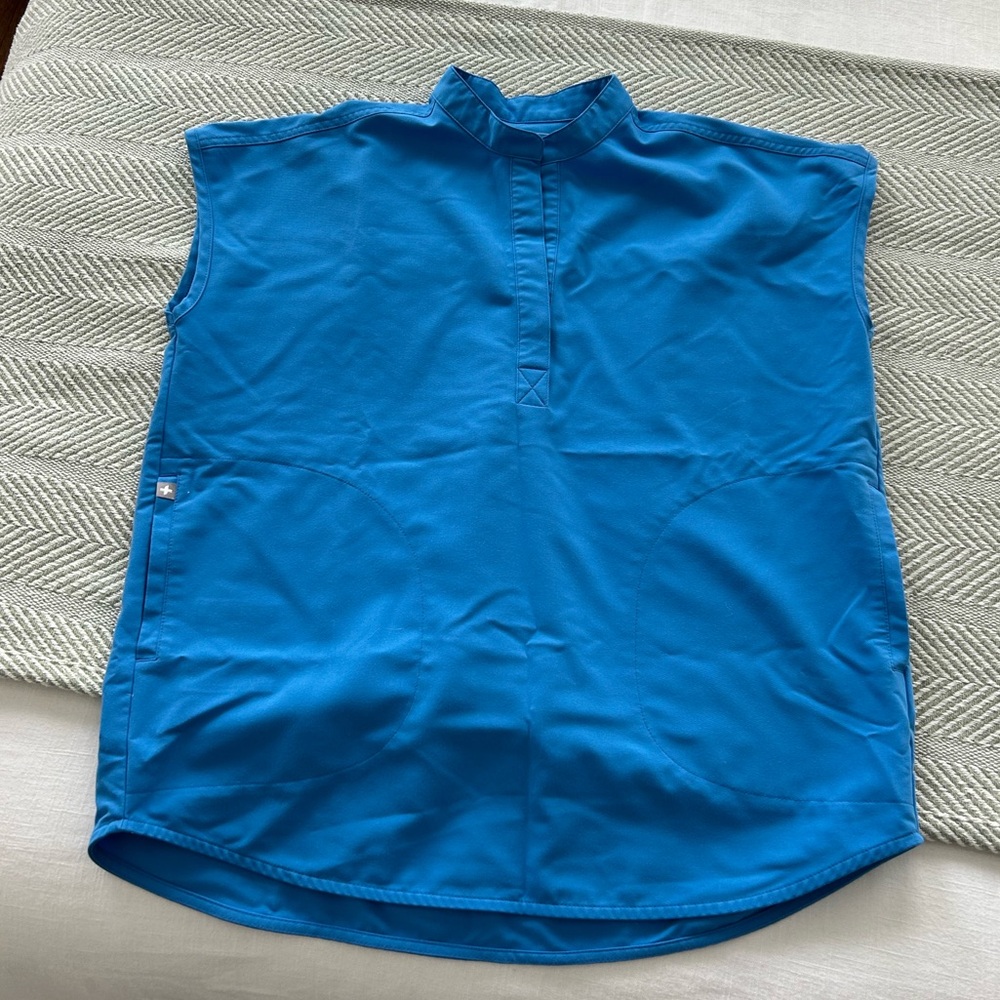 Capri Blue Figs Rafaela Scrub Top 💙
